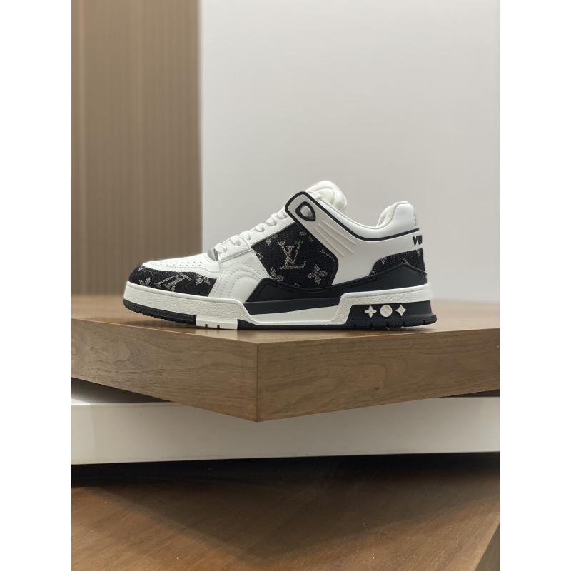 l**is V*t*n sneakers
